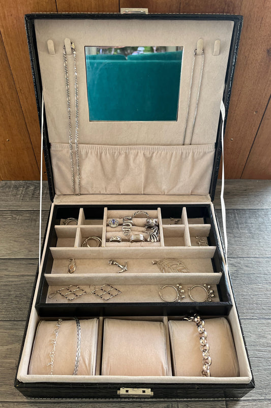 Leather Jewellery Case / Organiser