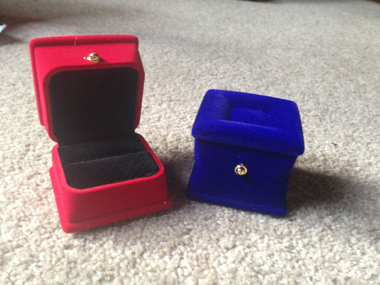 Crown Style Velveteen Gift Box
