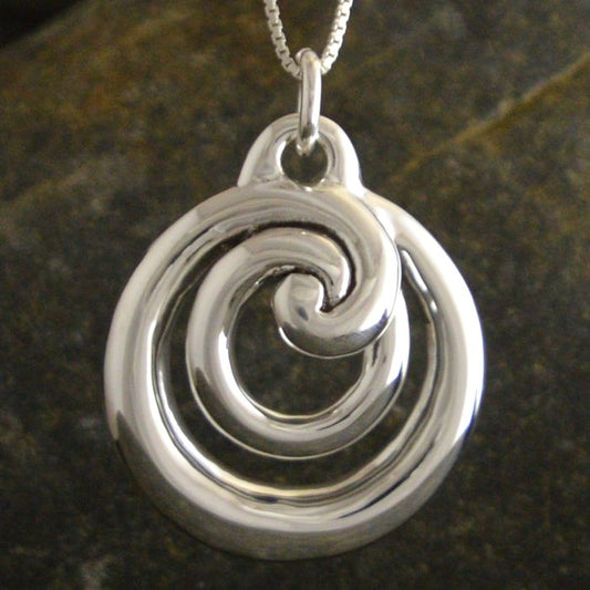 Chunky Look Circle Swirl Pendant